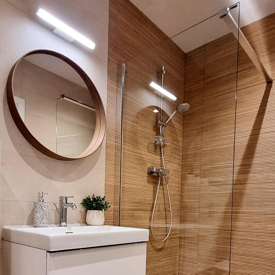 Apple Apartments - Wroblewskiego Prywatne Miejsce Parkingowe Łódź Dış mekan fotoğraf